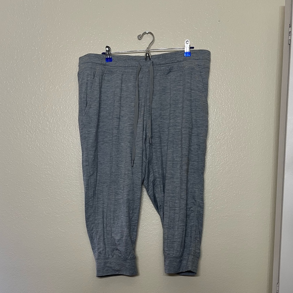 Brush Tech Amazon Essentials Drawstring Capri Pan… - image 1